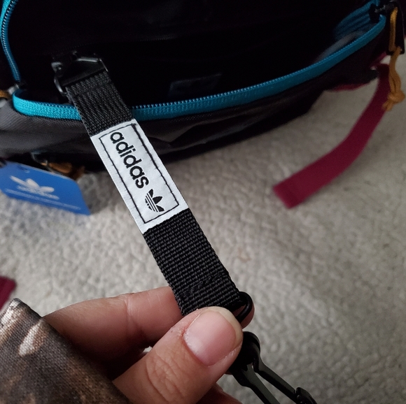 Adidas | Originals Utility Crossbody Bag | NWT - Picture 12 of 12